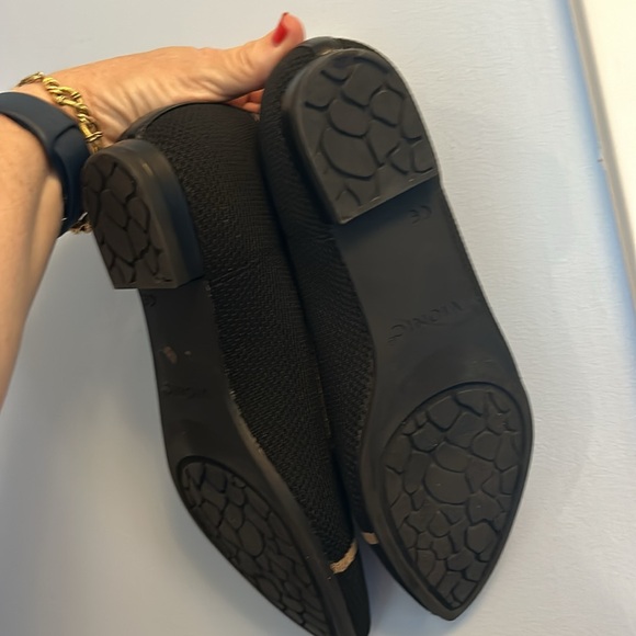 EUC Vionic Flats size 8 - Picture 2 of 4